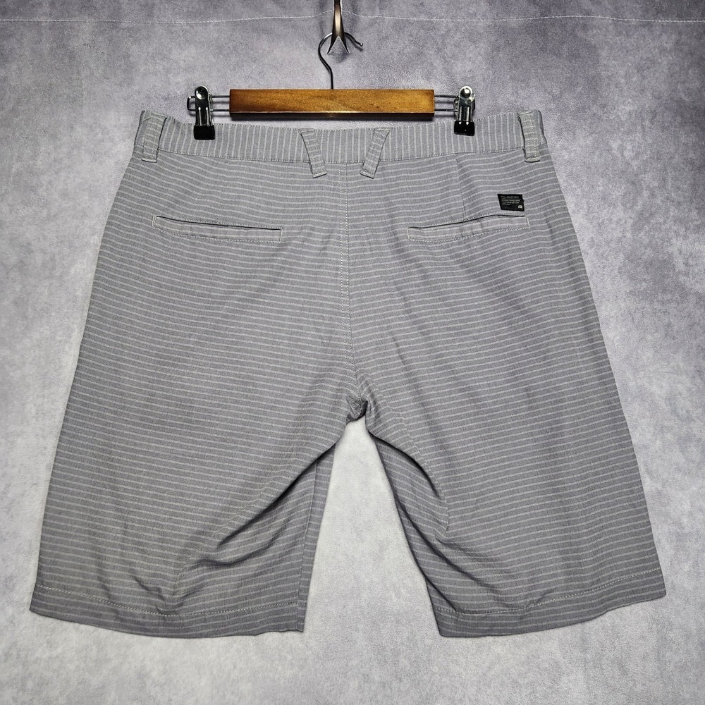 TravisMathew Mens 34 Gray Striped Golf Shorts Performance‎ Stretch 11 Inseam